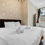 Unique 2 Bedroom Castle Suite Apartment - Near Edinburgh Castle & Royal Mile
